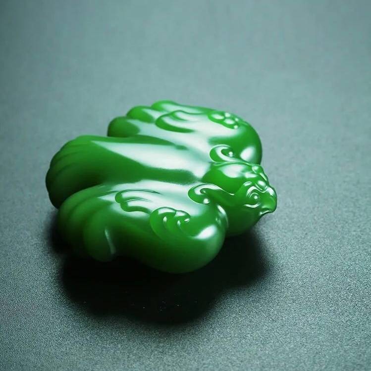 bsports必一网页版：
和田碧玉籽料判定特征与评价尺度(图4)