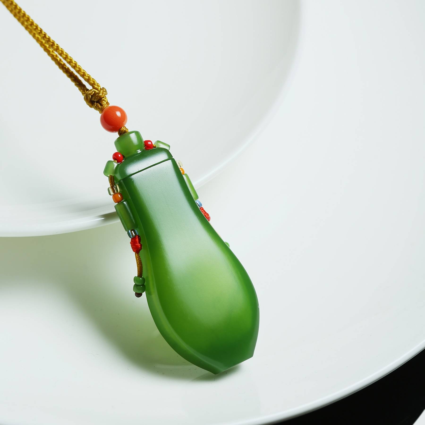 bsports必一网页版：
和田碧玉籽料判定特征与评价尺度(图2)