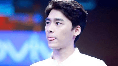 bsports必一网页版-
没出道的明星究竟长啥样？看完当年的照片后 网友：妖怪那里跑！(图3)